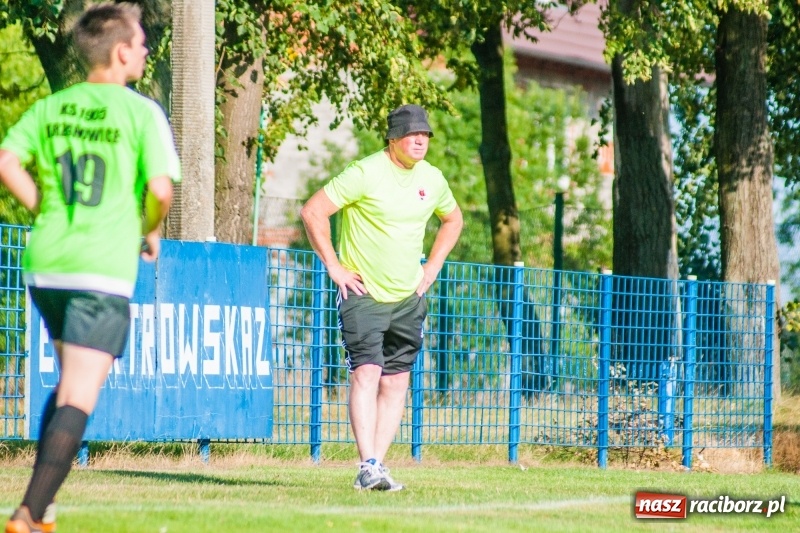 Zdjęcie w galerii na portalu naszraciborz.pl: Piłkarskie zmagania trampkarzy i seniorów, czyli sportowy festyn w Krzanowicach wiadomości z regionu