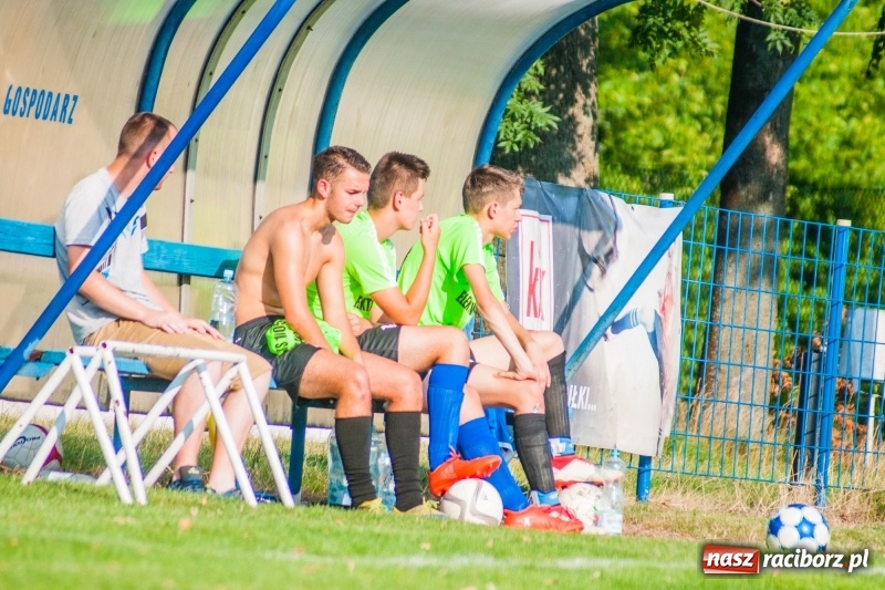 Zdjęcie w galerii na portalu naszraciborz.pl: Piłkarskie zmagania trampkarzy i seniorów, czyli sportowy festyn w Krzanowicach wiadomości z regionu