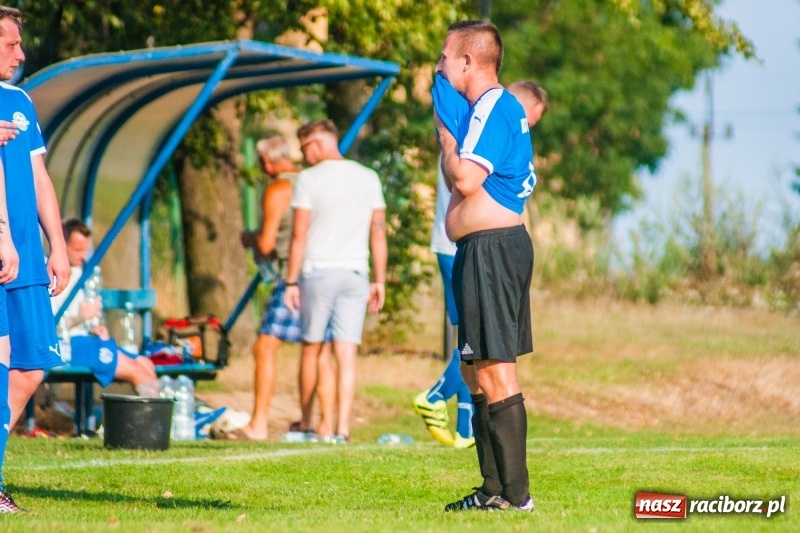 Zdjęcie w galerii na portalu naszraciborz.pl: Piłkarskie zmagania trampkarzy i seniorów, czyli sportowy festyn w Krzanowicach wiadomości z regionu