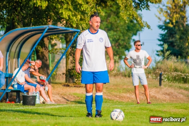 Zdjęcie w galerii na portalu naszraciborz.pl: Piłkarskie zmagania trampkarzy i seniorów, czyli sportowy festyn w Krzanowicach wiadomości z regionu