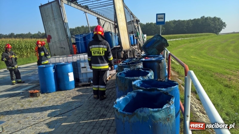 Zdjęcie w galerii na portalu naszraciborz.pl: Ponad pół miliona złotych strat w pożarze naczepy na DK 45  wiadomości z regionu