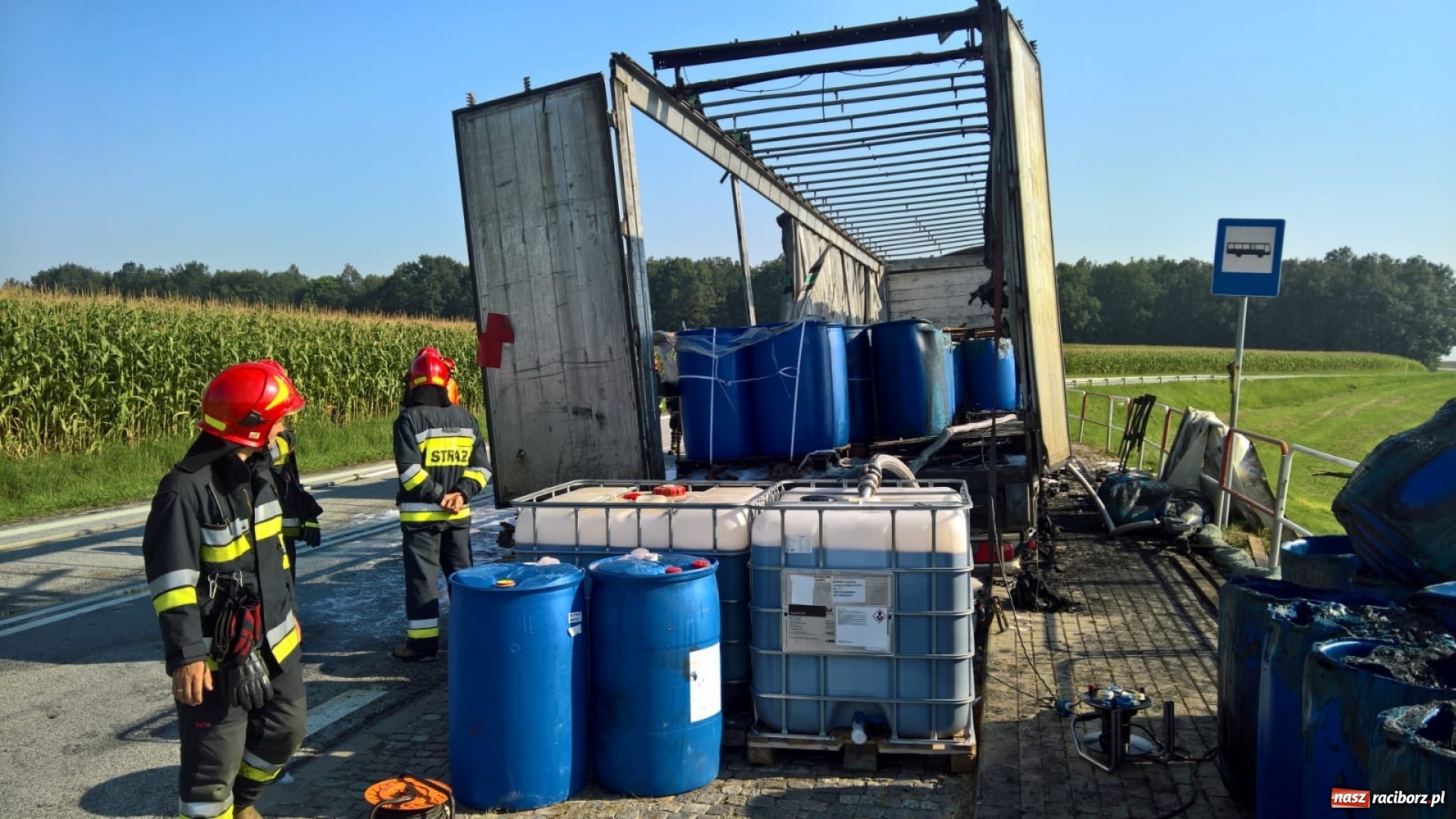 Zdjęcie w galerii na portalu naszraciborz.pl: Właściciel przyczepy z chemikaliami nie usunął jej z Szonowic  wiadomości z regionu