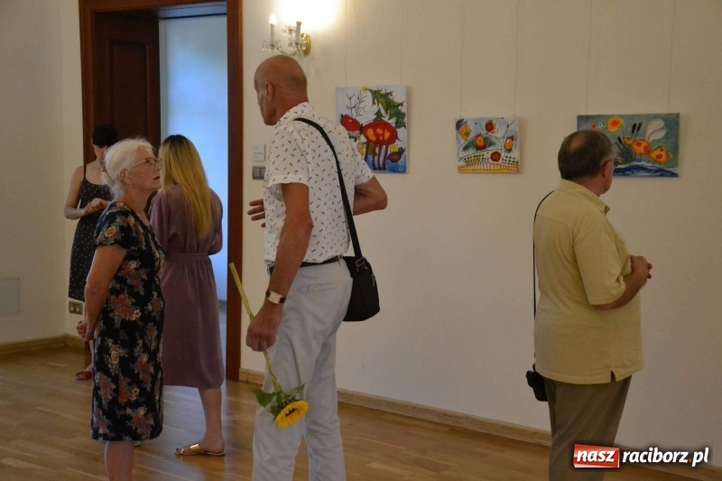 Zdjęcie w galerii na portalu naszraciborz.pl: Barwy i kształty dzieciństwa oraz Taki pejzaż – wernisaż wystawy na Zamku Piastowskim  wiadomości z regionu