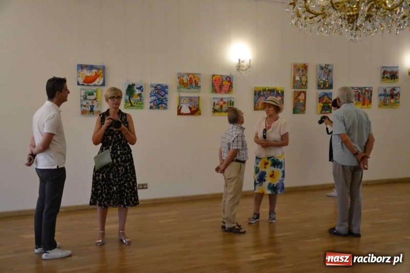 Zdjęcie w galerii na portalu naszraciborz.pl: Barwy i kształty dzieciństwa oraz Taki pejzaż – wernisaż wystawy na Zamku Piastowskim  wiadomości z regionu