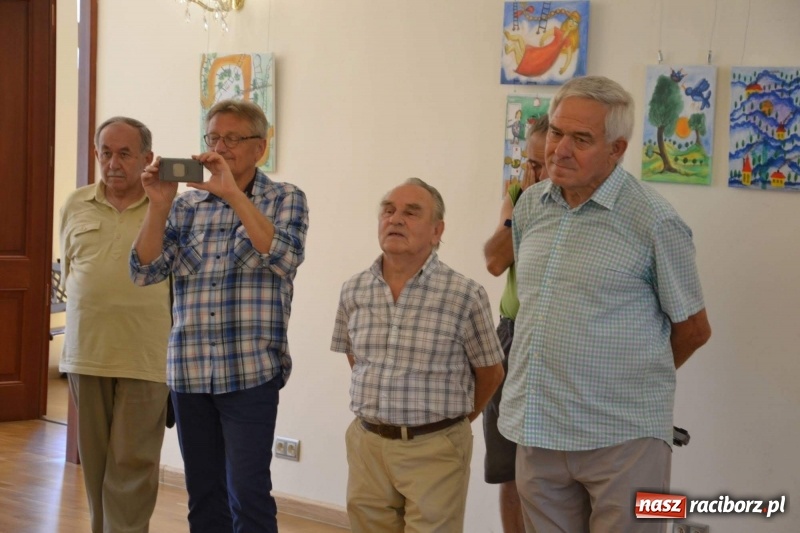 Zdjęcie w galerii na portalu naszraciborz.pl: Barwy i kształty dzieciństwa oraz Taki pejzaż – wernisaż wystawy na Zamku Piastowskim  wiadomości z regionu