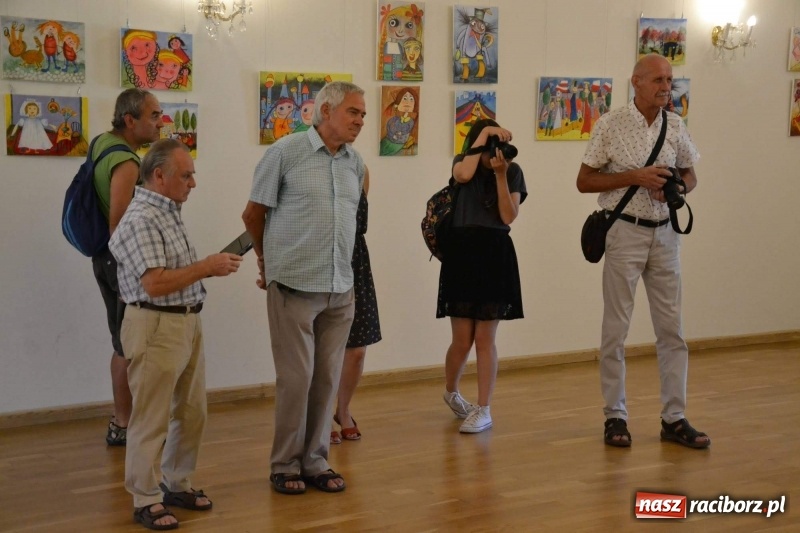 Zdjęcie w galerii na portalu naszraciborz.pl: Barwy i kształty dzieciństwa oraz Taki pejzaż – wernisaż wystawy na Zamku Piastowskim  wiadomości z regionu