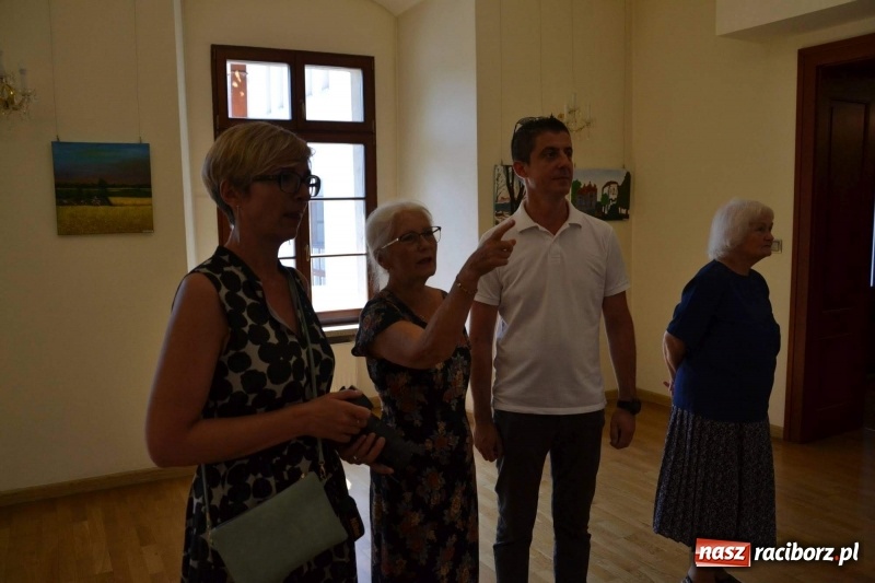 Zdjęcie w galerii na portalu naszraciborz.pl: Barwy i kształty dzieciństwa oraz Taki pejzaż – wernisaż wystawy na Zamku Piastowskim  wiadomości z regionu