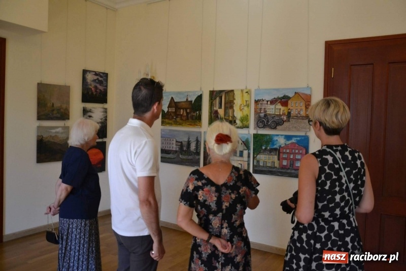 Zdjęcie w galerii na portalu naszraciborz.pl: Barwy i kształty dzieciństwa oraz Taki pejzaż – wernisaż wystawy na Zamku Piastowskim  wiadomości z regionu