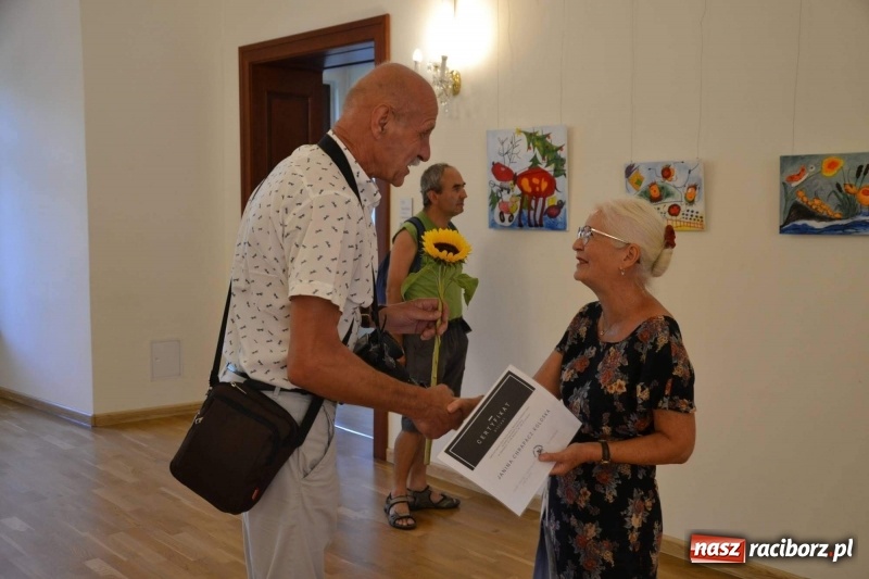 Zdjęcie w galerii na portalu naszraciborz.pl: Barwy i kształty dzieciństwa oraz Taki pejzaż – wernisaż wystawy na Zamku Piastowskim  wiadomości z regionu