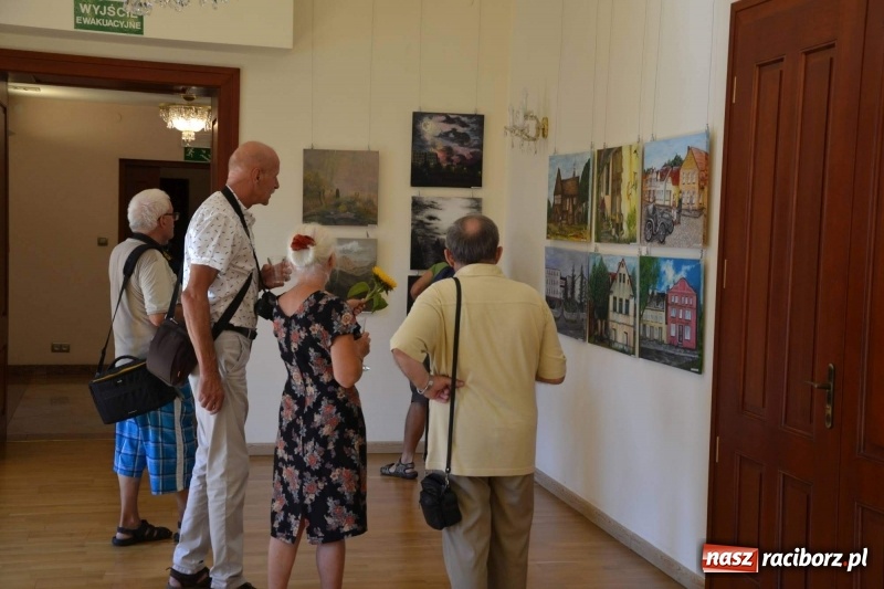 Zdjęcie w galerii na portalu naszraciborz.pl: Barwy i kształty dzieciństwa oraz Taki pejzaż – wernisaż wystawy na Zamku Piastowskim  wiadomości z regionu