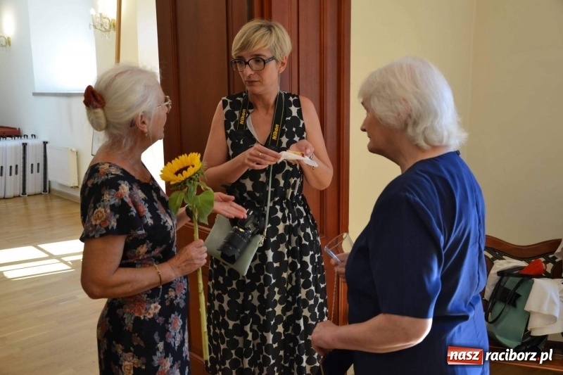 Zdjęcie w galerii na portalu naszraciborz.pl: Barwy i kształty dzieciństwa oraz Taki pejzaż – wernisaż wystawy na Zamku Piastowskim  wiadomości z regionu