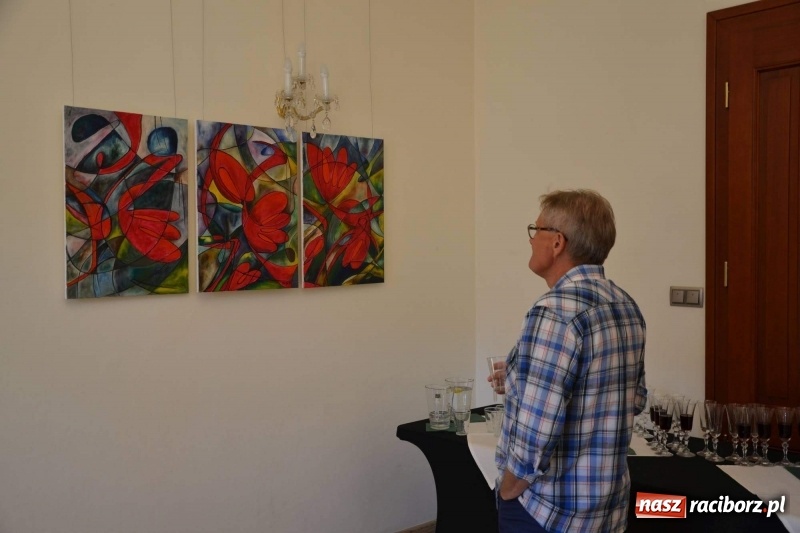 Zdjęcie w galerii na portalu naszraciborz.pl: Barwy i kształty dzieciństwa oraz Taki pejzaż – wernisaż wystawy na Zamku Piastowskim  wiadomości z regionu
