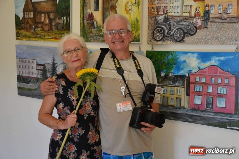 Zdjęcie w galerii na portalu naszraciborz.pl: Barwy i kształty dzieciństwa oraz Taki pejzaż – wernisaż wystawy na Zamku Piastowskim  wiadomości z regionu