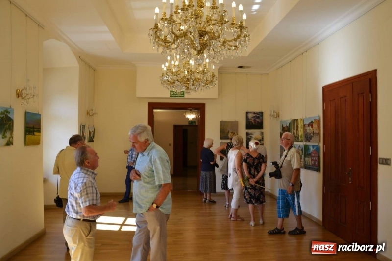 Zdjęcie w galerii na portalu naszraciborz.pl: Barwy i kształty dzieciństwa oraz Taki pejzaż – wernisaż wystawy na Zamku Piastowskim  wiadomości z regionu