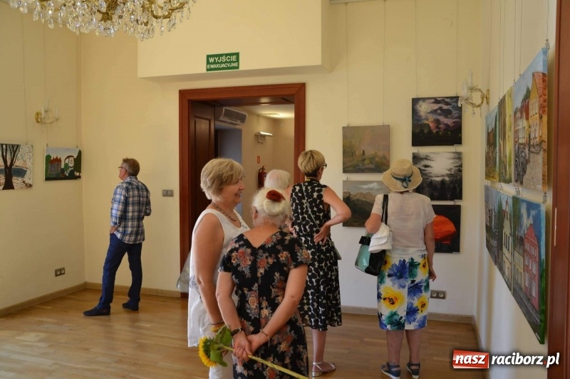 Zdjęcie w galerii na portalu naszraciborz.pl: Barwy i kształty dzieciństwa oraz Taki pejzaż – wernisaż wystawy na Zamku Piastowskim  wiadomości z regionu