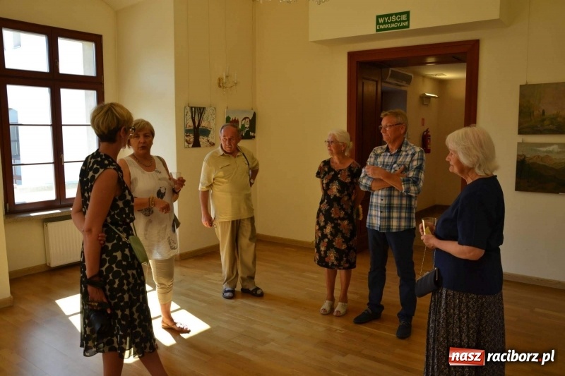 Zdjęcie w galerii na portalu naszraciborz.pl: Barwy i kształty dzieciństwa oraz Taki pejzaż – wernisaż wystawy na Zamku Piastowskim  wiadomości z regionu