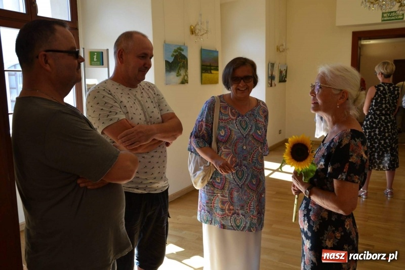 Zdjęcie w galerii na portalu naszraciborz.pl: Barwy i kształty dzieciństwa oraz Taki pejzaż – wernisaż wystawy na Zamku Piastowskim  wiadomości z regionu