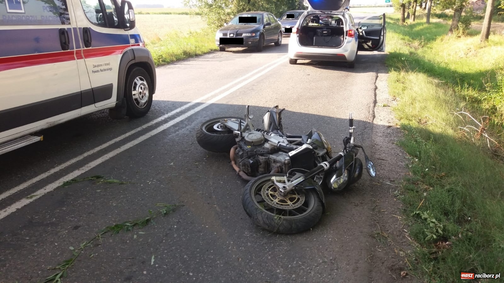 Zdjęcie w galerii na portalu naszraciborz.pl: Wypadek na trasie Racibórz-Zawada Książęca. Ranna pasażerka motocykla wiadomości z regionu