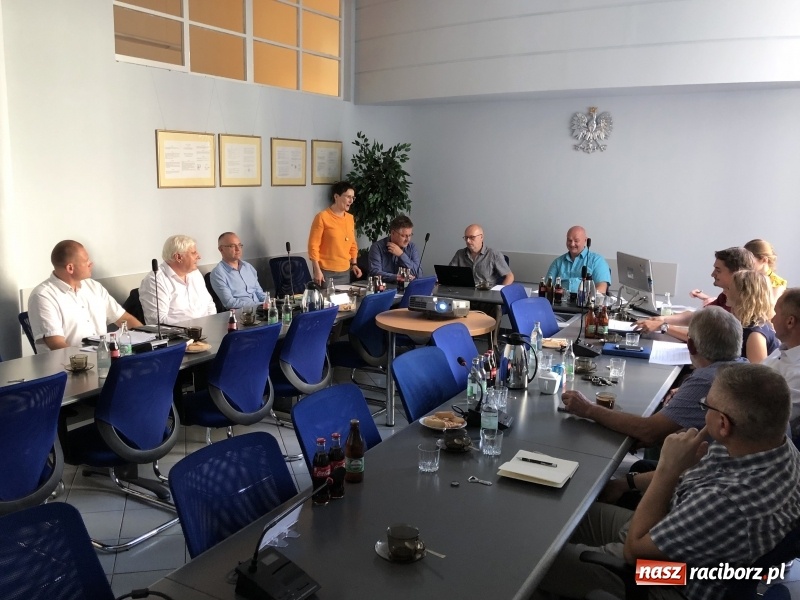 Zdjęcie w galerii na portalu naszraciborz.pl: Młodzież znów garnie się do liceów. Władze powiatu nie są zadowolone z tej tendencji  wiadomości z regionu