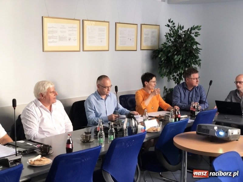 Zdjęcie w galerii na portalu naszraciborz.pl: Młodzież znów garnie się do liceów. Władze powiatu nie są zadowolone z tej tendencji  wiadomości z regionu