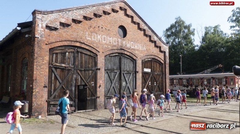 Zdjęcie w galerii na portalu naszraciborz.pl: Uff - jak gorąco! Lato z Biblioteką z wizytą w Stacyjkowie wiadomości z regionu
