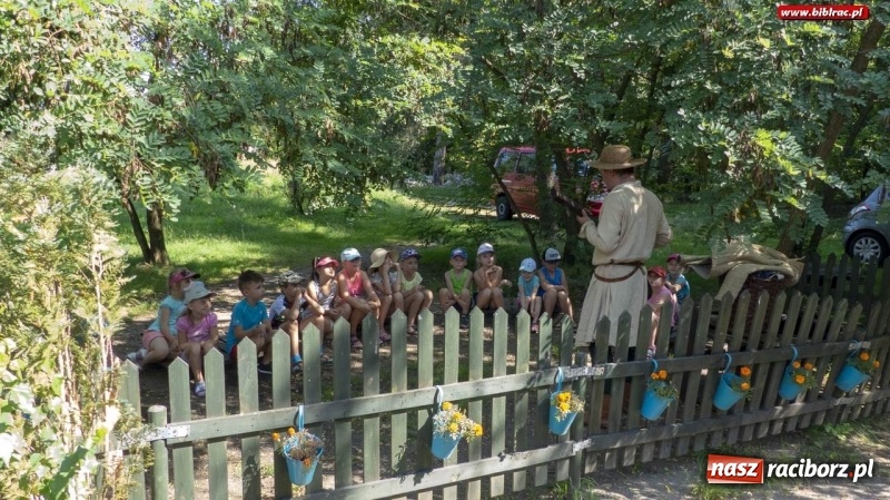 Zdjęcie w galerii na portalu naszraciborz.pl: Uff - jak gorąco! Lato z Biblioteką z wizytą w Stacyjkowie wiadomości z regionu