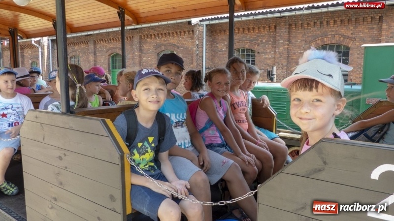 Zdjęcie w galerii na portalu naszraciborz.pl: Uff - jak gorąco! Lato z Biblioteką z wizytą w Stacyjkowie wiadomości z regionu