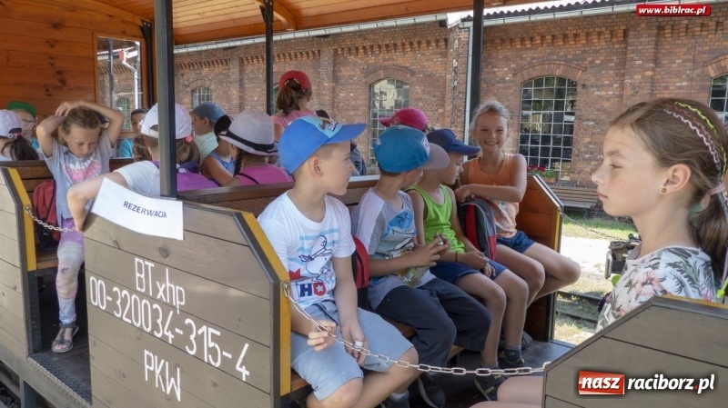 Zdjęcie w galerii na portalu naszraciborz.pl: Uff - jak gorąco! Lato z Biblioteką z wizytą w Stacyjkowie wiadomości z regionu