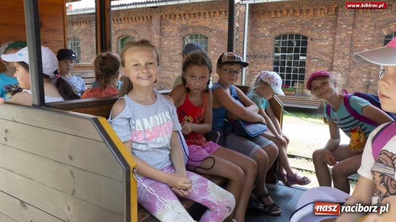 Zdjęcie w galerii na portalu naszraciborz.pl: Uff - jak gorąco! Lato z Biblioteką z wizytą w Stacyjkowie wiadomości z regionu