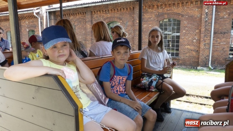 Zdjęcie w galerii na portalu naszraciborz.pl: Uff - jak gorąco! Lato z Biblioteką z wizytą w Stacyjkowie wiadomości z regionu