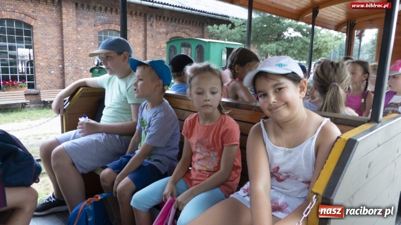 Zdjęcie w galerii na portalu naszraciborz.pl: Uff - jak gorąco! Lato z Biblioteką z wizytą w Stacyjkowie wiadomości z regionu
