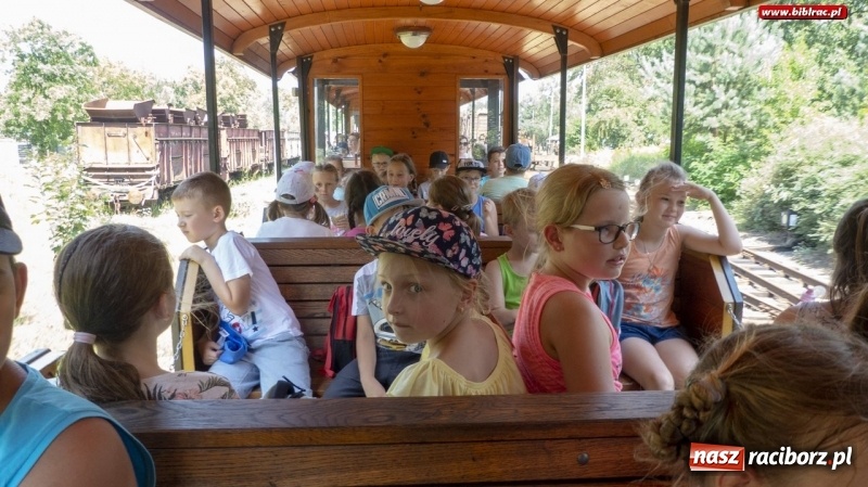 Zdjęcie w galerii na portalu naszraciborz.pl: Uff - jak gorąco! Lato z Biblioteką z wizytą w Stacyjkowie wiadomości z regionu