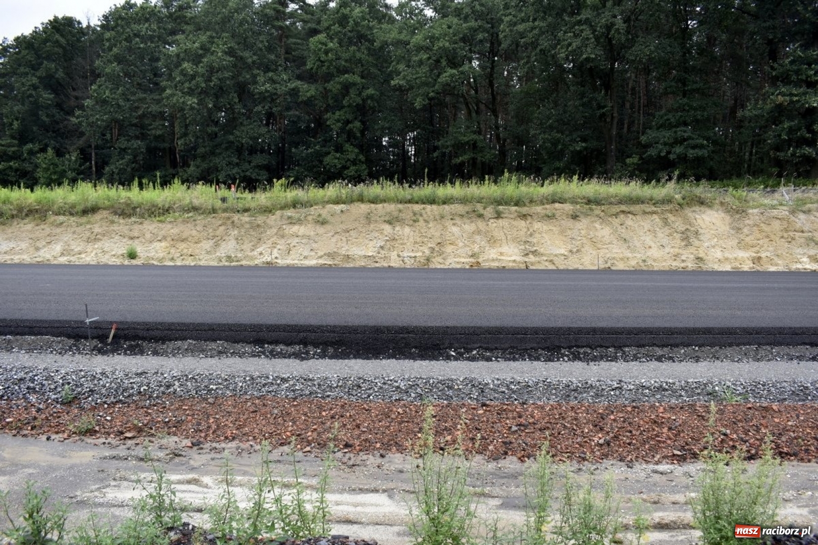 Zdjęcie w galerii na portalu naszraciborz.pl: Gotowy jest pierwszy kilometr drogi Racibórz-Pszczyna wiadomości z regionu