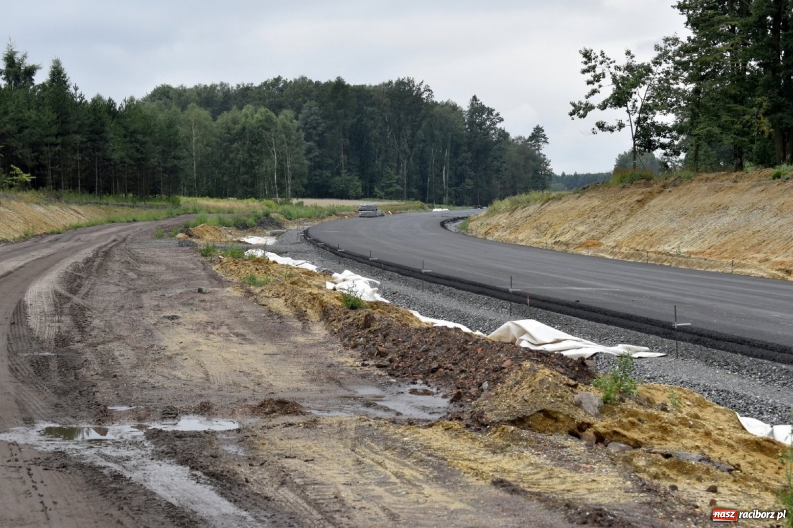 Zdjęcie w galerii na portalu naszraciborz.pl: Gotowy jest pierwszy kilometr drogi Racibórz-Pszczyna wiadomości z regionu