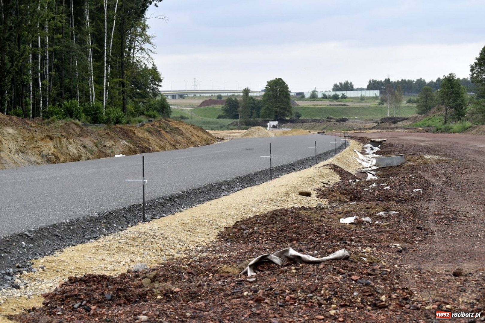 Zdjęcie w galerii na portalu naszraciborz.pl: Gotowy jest pierwszy kilometr drogi Racibórz-Pszczyna wiadomości z regionu