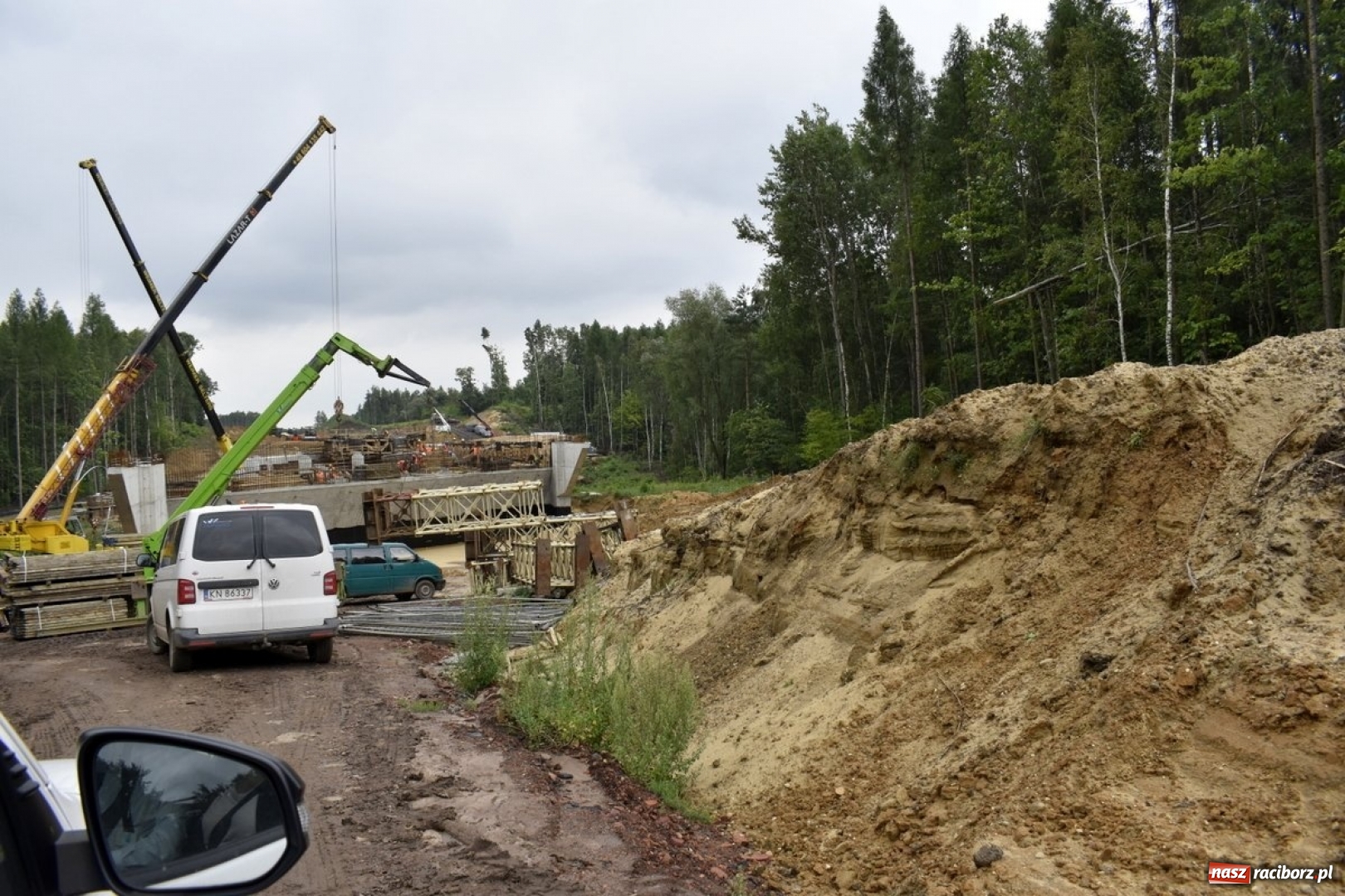 Zdjęcie w galerii na portalu naszraciborz.pl: Gotowy jest pierwszy kilometr drogi Racibórz-Pszczyna wiadomości z regionu