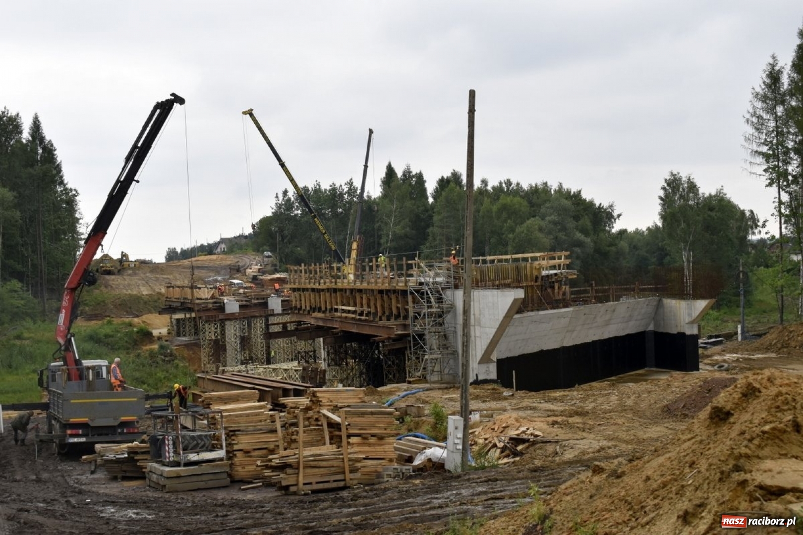 Zdjęcie w galerii na portalu naszraciborz.pl: Gotowy jest pierwszy kilometr drogi Racibórz-Pszczyna wiadomości z regionu