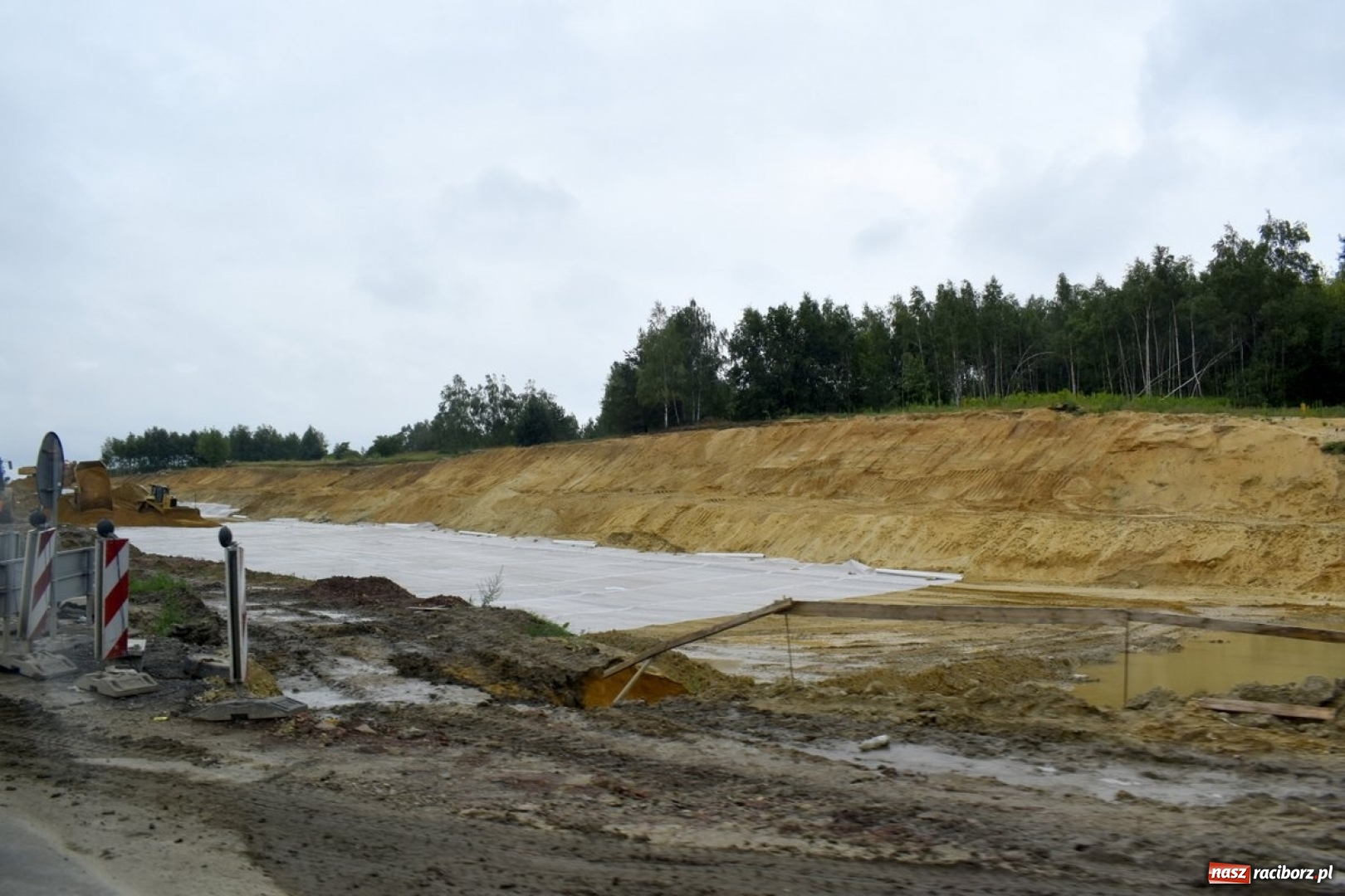 Zdjęcie w galerii na portalu naszraciborz.pl: Gotowy jest pierwszy kilometr drogi Racibórz-Pszczyna wiadomości z regionu