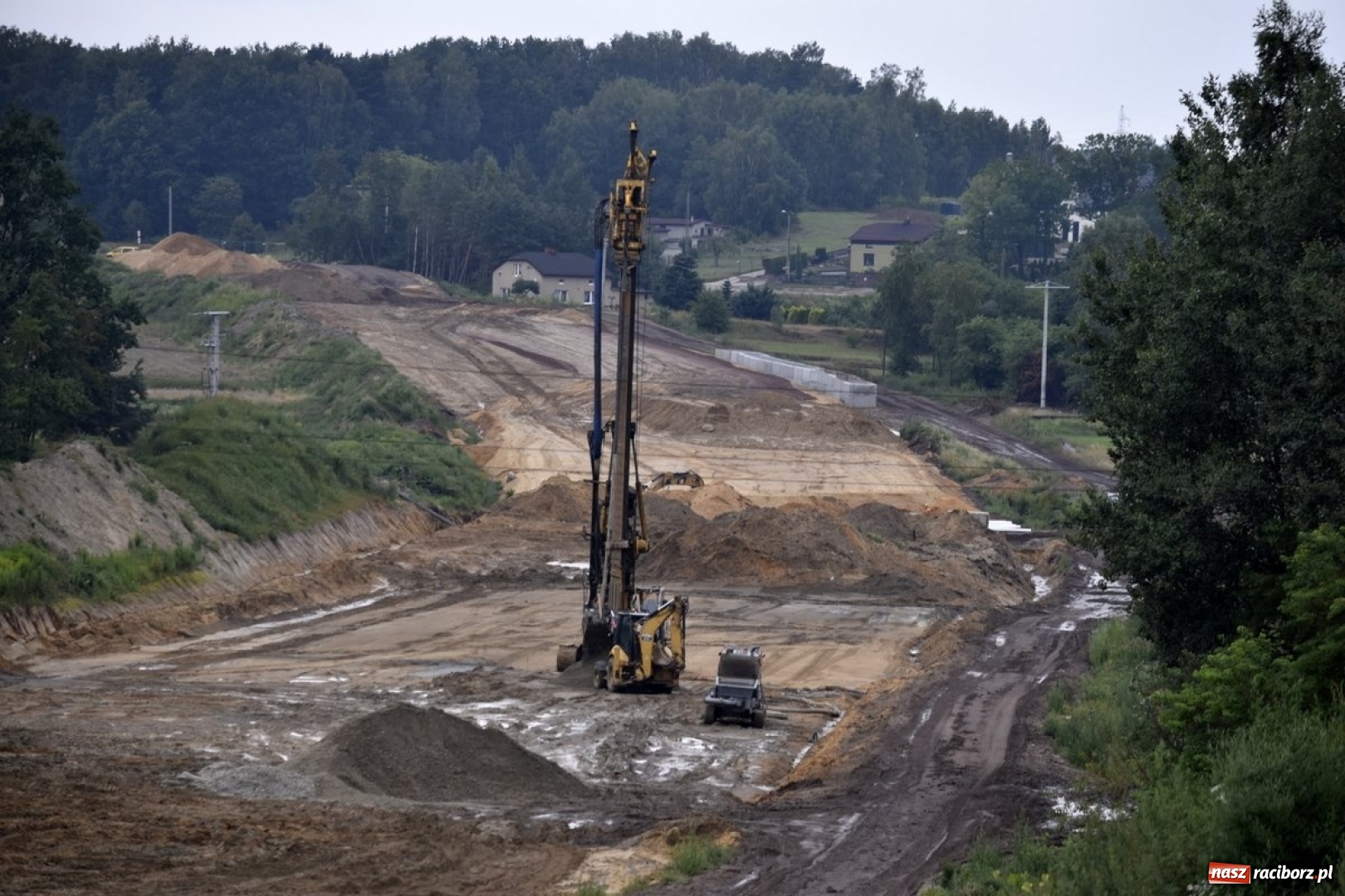 Zdjęcie w galerii na portalu naszraciborz.pl: Gotowy jest pierwszy kilometr drogi Racibórz-Pszczyna wiadomości z regionu