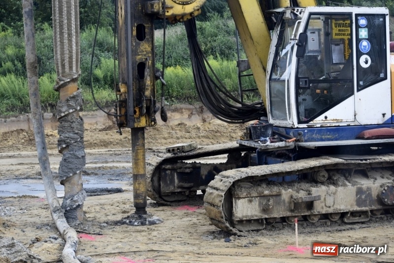 Zdjęcie w galerii na portalu naszraciborz.pl: Gotowy jest pierwszy kilometr drogi Racibórz-Pszczyna wiadomości z regionu