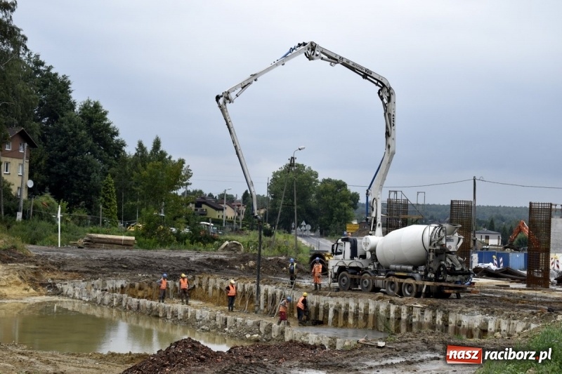 Zdjęcie w galerii na portalu naszraciborz.pl: Gotowy jest pierwszy kilometr drogi Racibórz-Pszczyna wiadomości z regionu