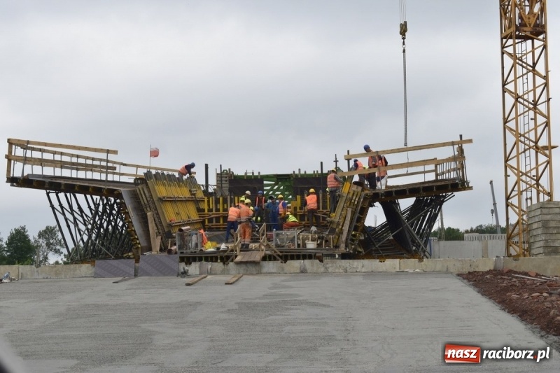 Zdjęcie w galerii na portalu naszraciborz.pl: Gotowy jest pierwszy kilometr drogi Racibórz-Pszczyna wiadomości z regionu