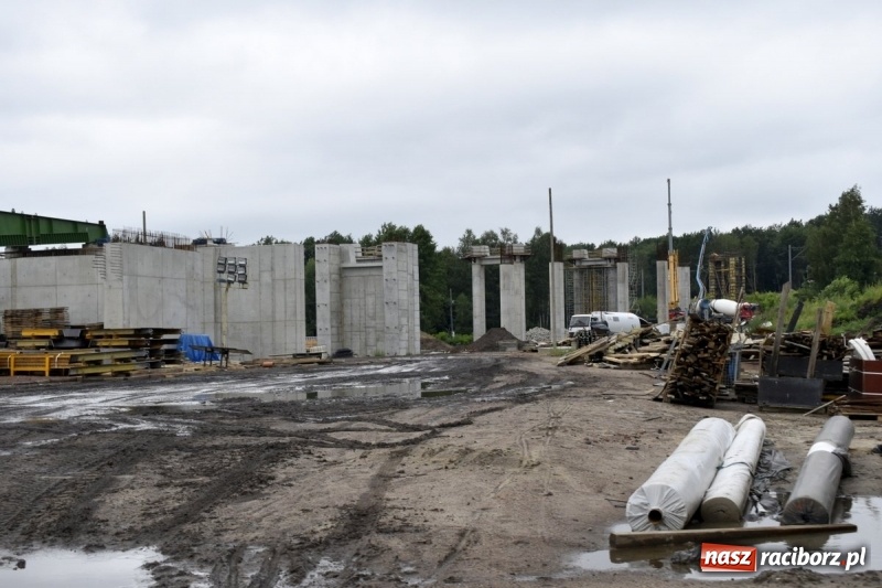 Zdjęcie w galerii na portalu naszraciborz.pl: Gotowy jest pierwszy kilometr drogi Racibórz-Pszczyna wiadomości z regionu