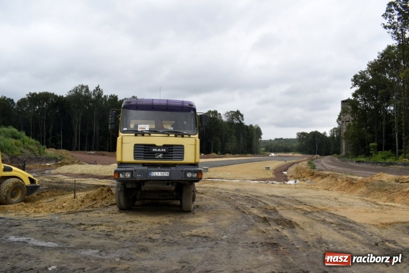 Zdjęcie w galerii na portalu naszraciborz.pl: Gotowy jest pierwszy kilometr drogi Racibórz-Pszczyna wiadomości z regionu