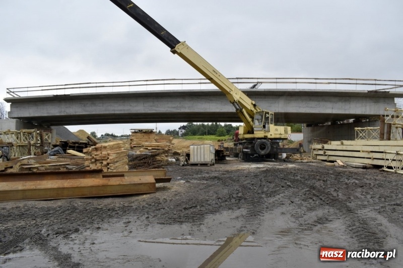 Zdjęcie w galerii na portalu naszraciborz.pl: Gotowy jest pierwszy kilometr drogi Racibórz-Pszczyna wiadomości z regionu