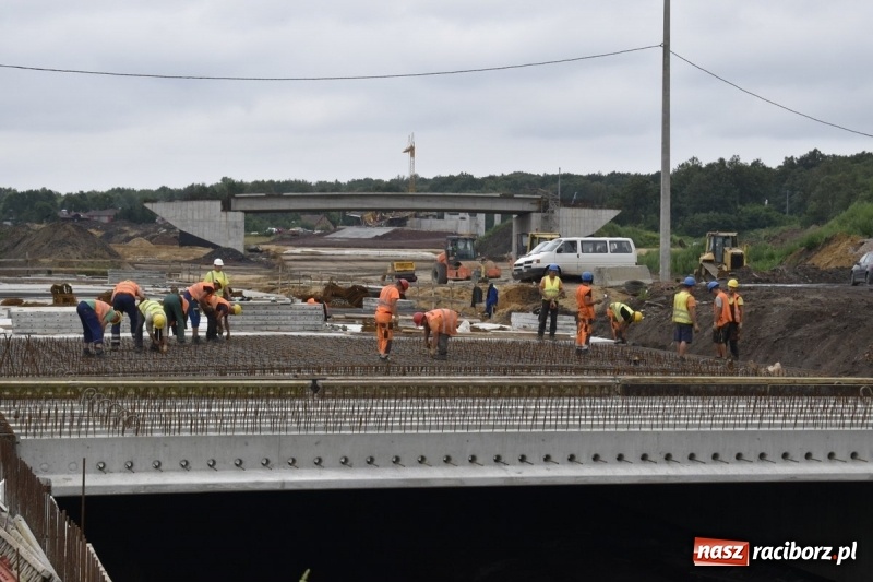 Zdjęcie w galerii na portalu naszraciborz.pl: Gotowy jest pierwszy kilometr drogi Racibórz-Pszczyna wiadomości z regionu