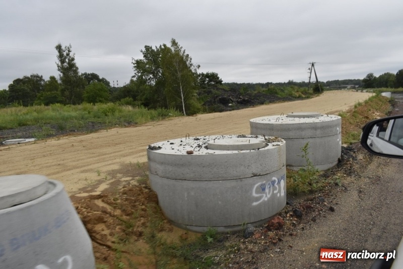 Zdjęcie w galerii na portalu naszraciborz.pl: Gotowy jest pierwszy kilometr drogi Racibórz-Pszczyna wiadomości z regionu
