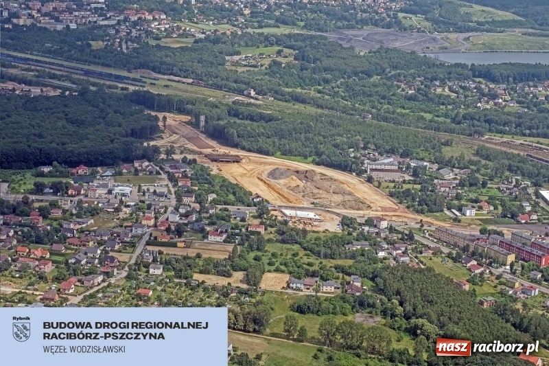 Zdjęcie w galerii na portalu naszraciborz.pl: Gotowy jest pierwszy kilometr drogi Racibórz-Pszczyna wiadomości z regionu
