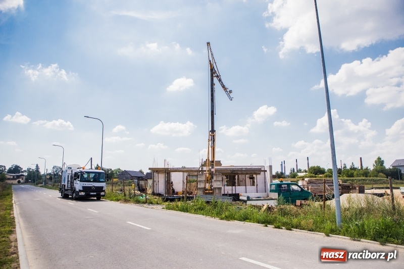 Zdjęcie w galerii na portalu naszraciborz.pl: W strefie gospodarczej przy Bartka Lasoty trwa już budowa hal i magazynów  wiadomości z regionu