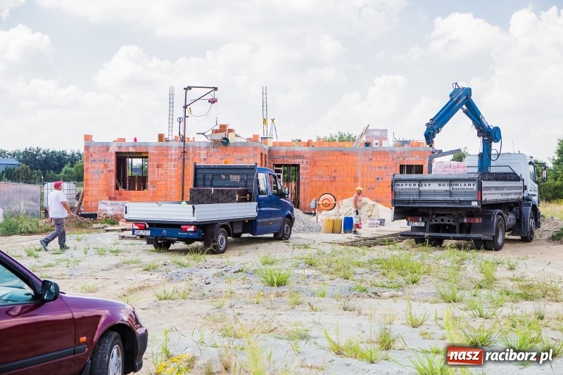 Zdjęcie w galerii na portalu naszraciborz.pl: W strefie gospodarczej przy Bartka Lasoty trwa już budowa hal i magazynów  wiadomości z regionu